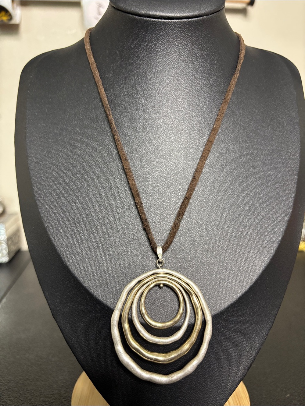 Vintage liz & co. Mixed Metal Hammered Ring Pendant Leather Brown Cord Necklace